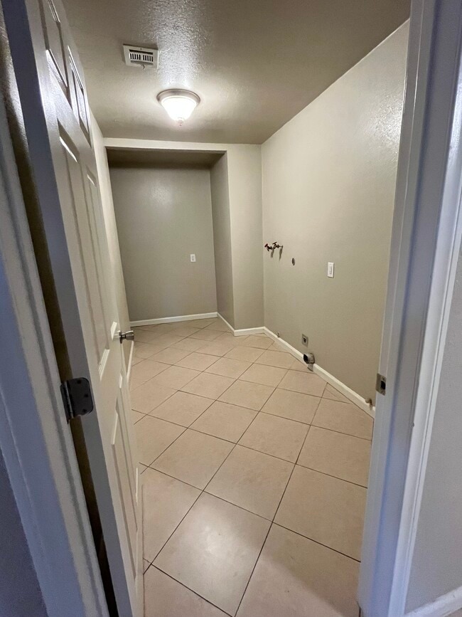 Photo - 8512 Tamarack Ave