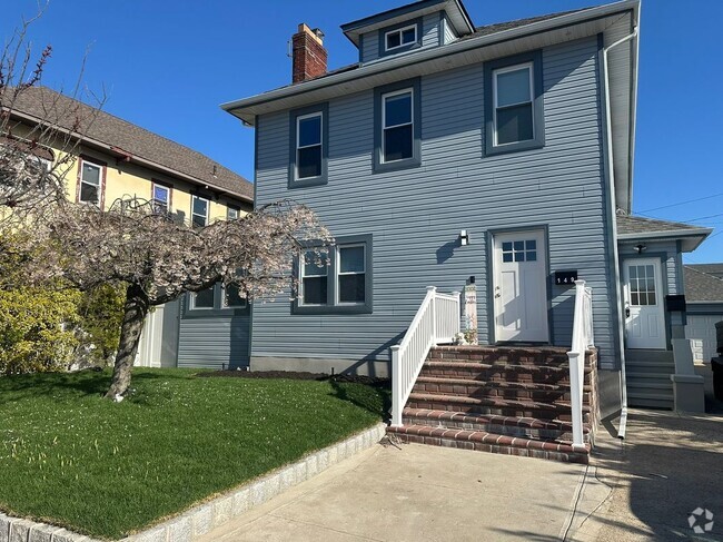 Building Photo - 149 W Chester St Rental
