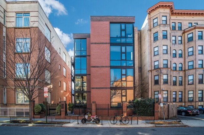Building Photo - 1354 Euclid St NW Unit 402B