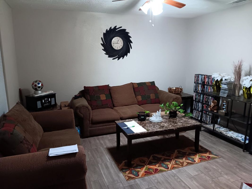 Photo - 525 Emile Avenue