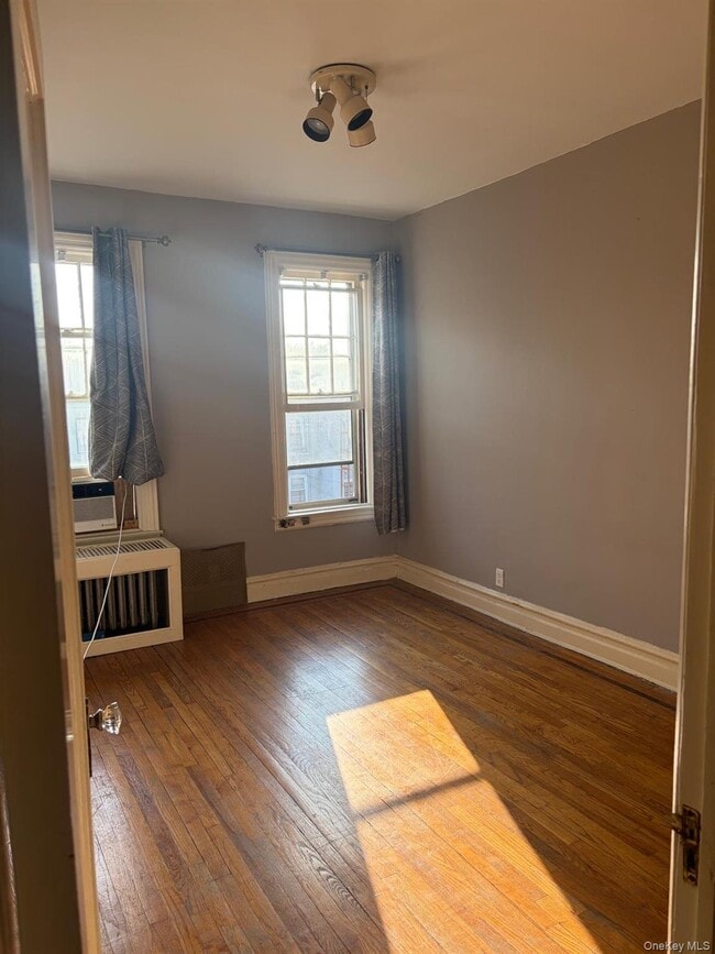 Photo - 31-34 79th St