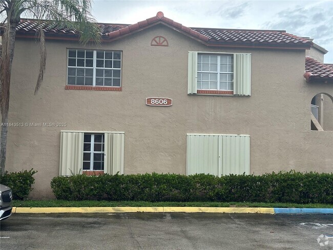 Building Photo - 8606 SW 3rd St Unit 201 Rental