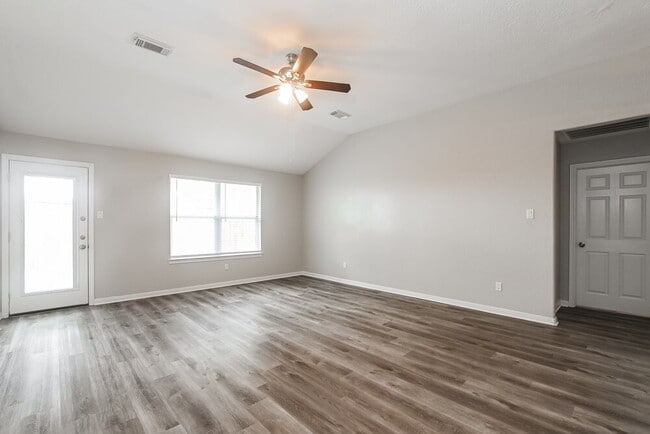Photo - 622 Oak Briar Dr