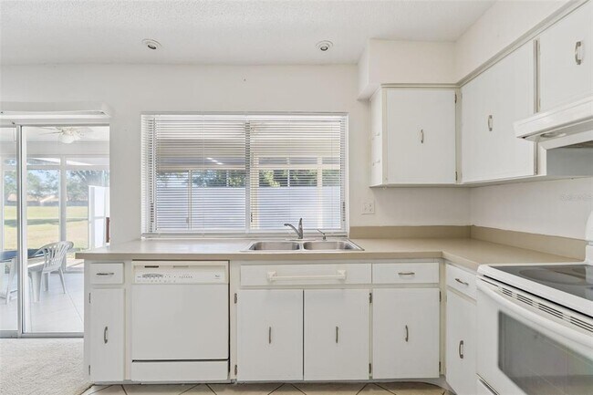 Photo - 4456 Great Lakes Dr N