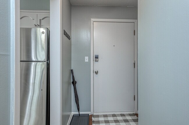 Photo - 5601 W 58th St