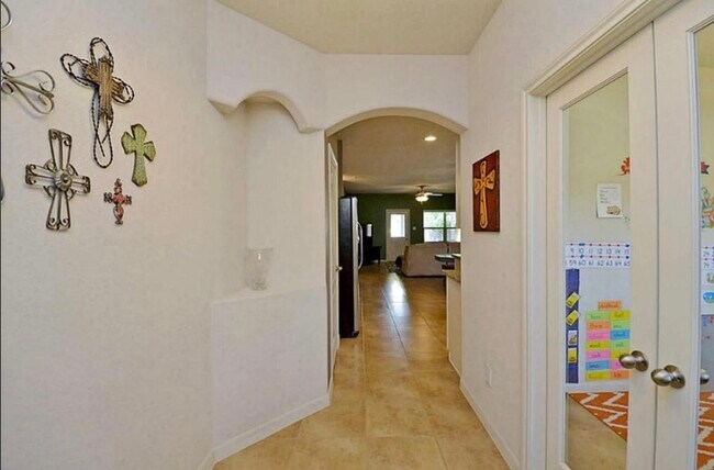 Photo - 967 Doire Dr