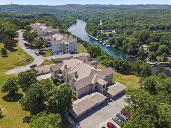 Lake view Condo in the middle of Branson