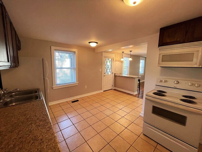 Photo - 212 E Washington St Unit 212 E. Washington Lower