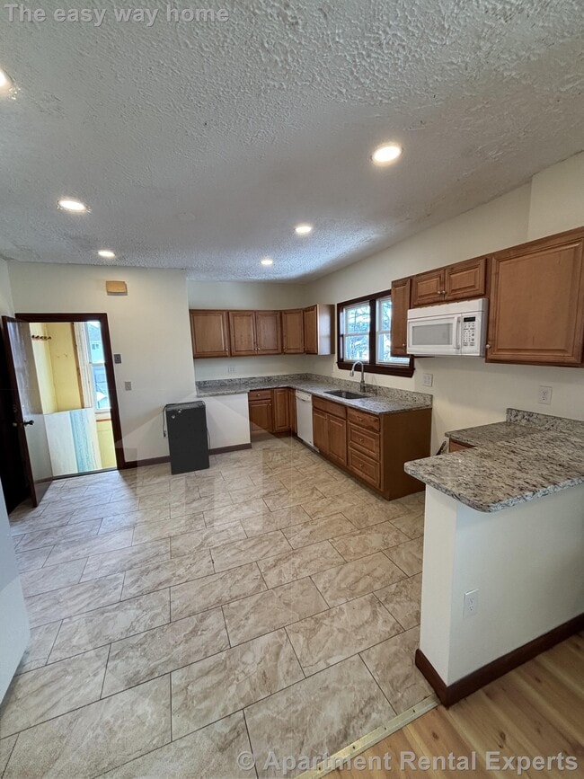 Photo - 569 Main St Unit #2