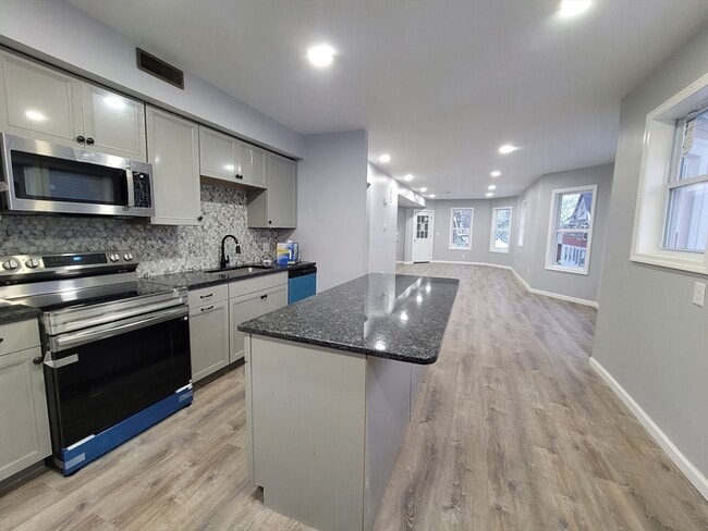 Building Photo - 166 Northampton Ave