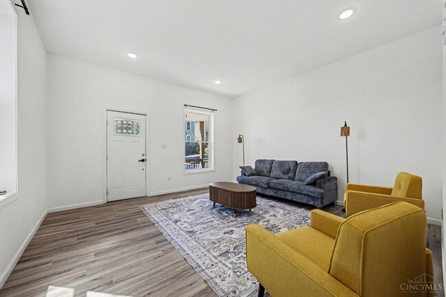 Photo - 270 Wortman St