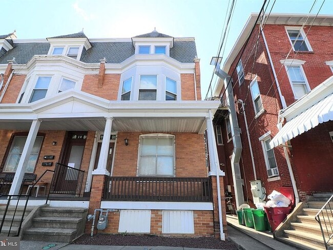 Front Entrance - 12 W Lancaster Ave Unit 1 Rental