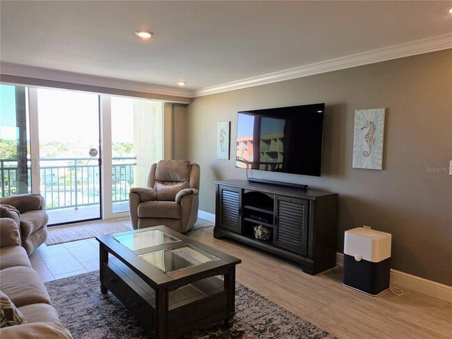 Photo - 1 Key Capri Unit 612W