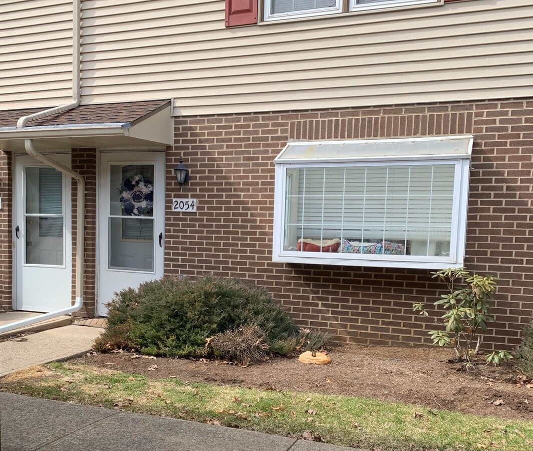 3 Bedroom 1.5 Bathroom Condominium - 3 Bedroom 1.5 Bathroom Condominium