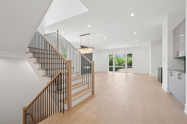 Photo - 9214 Washington St