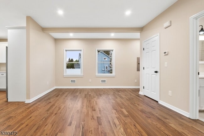 Photo - 937 Ringwood Ave