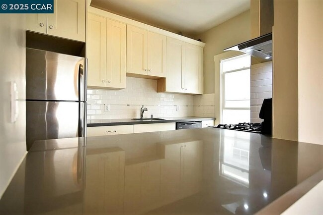 Photo - 3040 Telegraph Ave Unidad 6