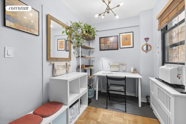 Photo - 150 E 56th St