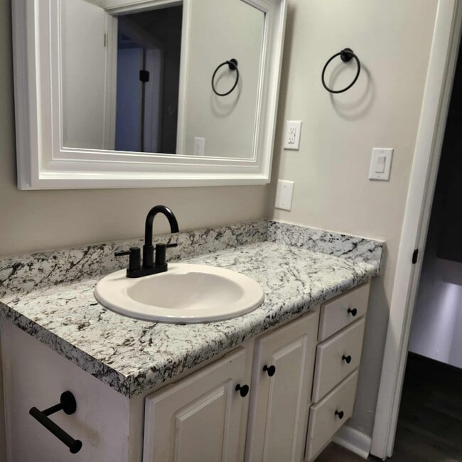 Photo - 1406 Hays St