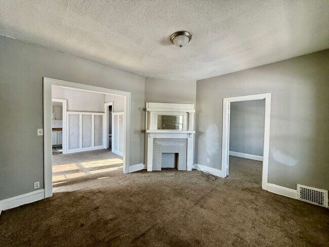 Photo - 618 E 97th St Unit Upper