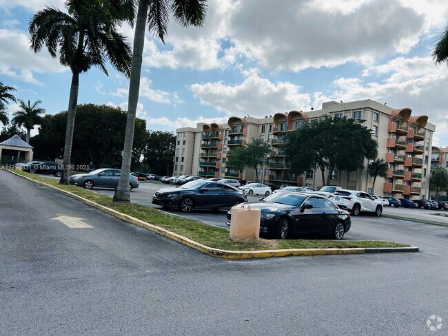 Building Photo - 9350 Fontainebleau Blvd Unit 311 Rental