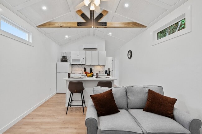 Photo - 720 Pritchett Ln