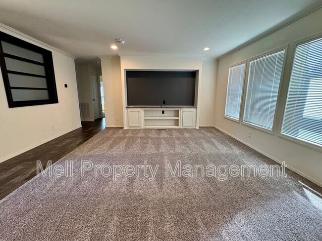 Photo - 191 E Parkway Blvd