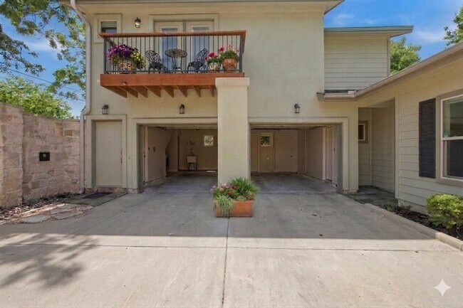 Photo - 1315 W Anderson Ln.