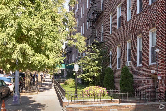 Photo - 9031 Fort Hamilton Pky