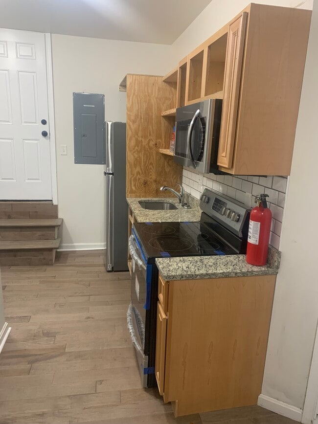 Photo - 912 Newington Ave Unit Master Bedroom