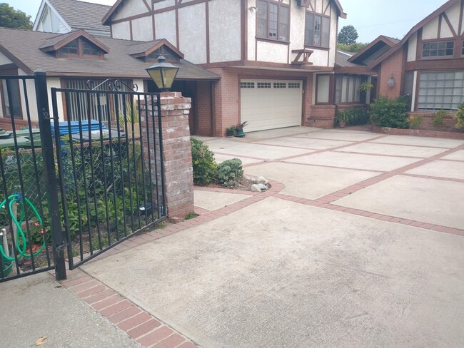 Driveway - 235 N Kenter Ave Unit studio