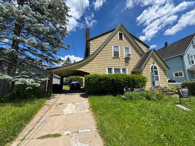 Building Photo - 163 Ackley Ave Unit 2