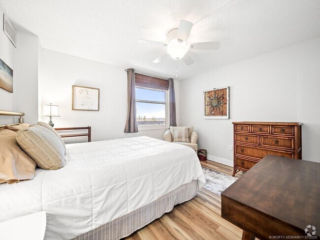 Building Photo - 9940 S Ocean Dr Unit 710 Rental