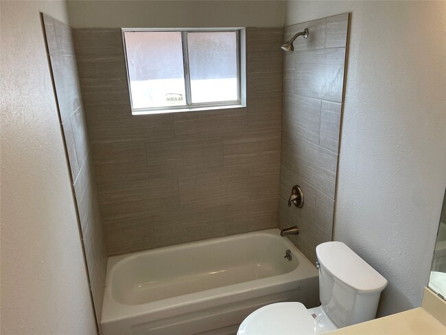 Photo - 505 Landing Blvd