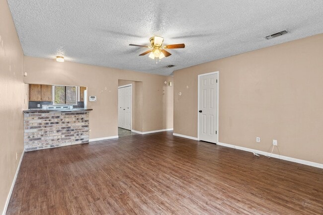 Photo - 1503 Indian Trail Unidad A