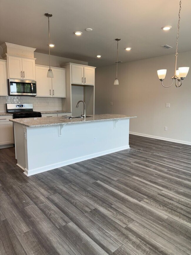 Photo - 1502 Tamarisk Ln