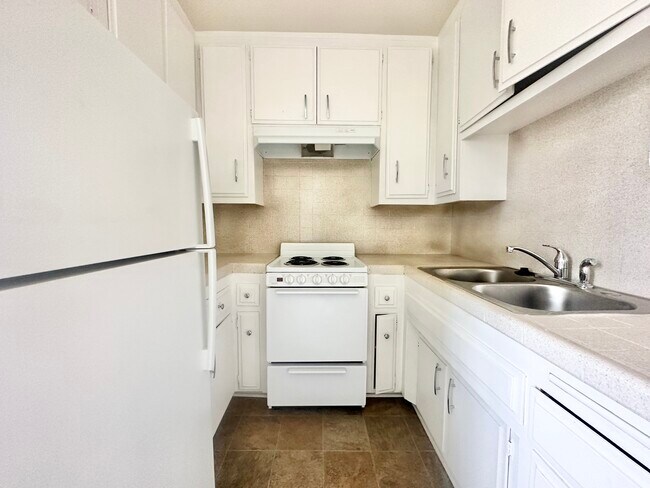 Photo - 430 S Gramercy Pl Los Angeles, CA 90020 Unit 201