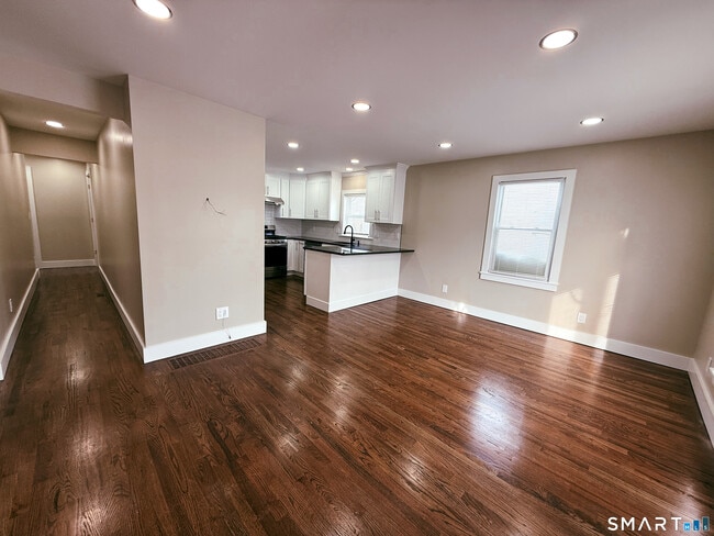 Photo - 260 Robin St