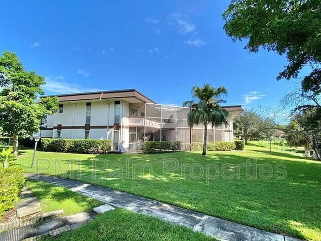 Building Photo - 7 Greenway Village N Unit 211