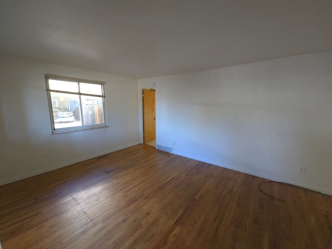 Photo - 2345-2347 Goss Unit 2345