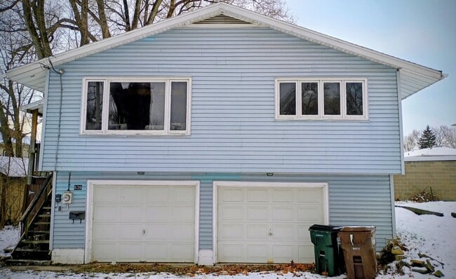 Building Photo - 839 1st St NE