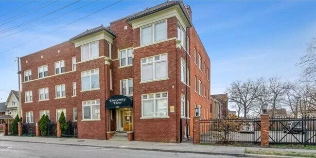 Estacionamiento cerrado - 11433 Ashbury Ave Unidad 8