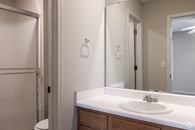 3BR, 2.5BA - 1350 SF