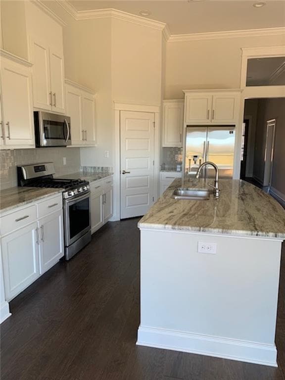 916 Charleston Loop