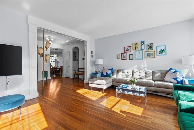 Photo - 325 Tappan St Unit 4