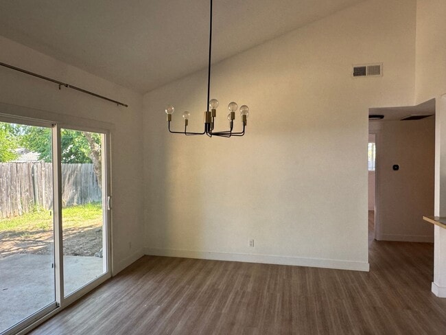 Photo - 5810-5812 Hazel Avenue Unidad 5812