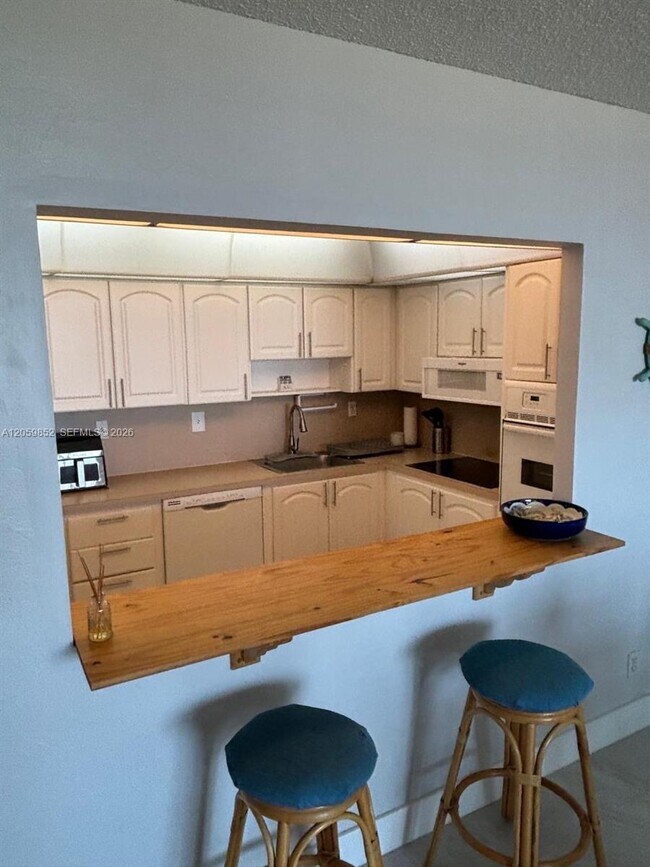 Photo - 19380 Collins Ave Unit 818