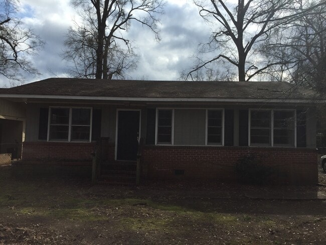 Building Photo - **AVAILABLE NOW**Total Electric - Near Ft. Benning/Columbus, GA 3 Bedroom / 1 Bathroom Home for R...