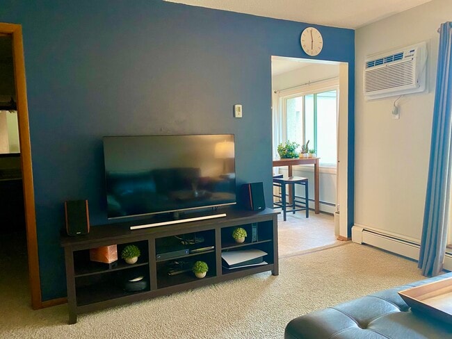 Photo - 2011 Viking Dr NW Unit 34