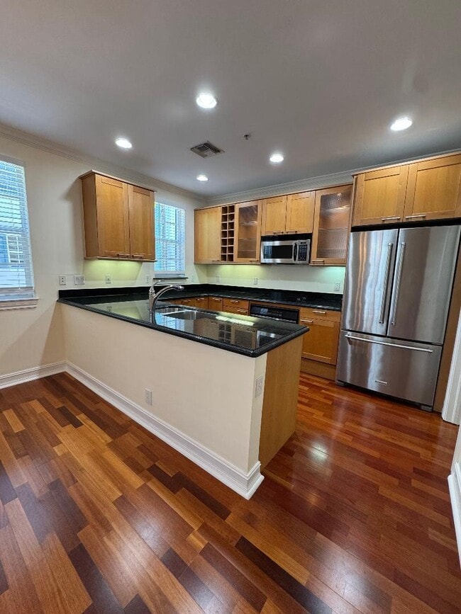 Photo - 304 W Mallory Cir